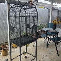 Jaula Gris Oscuro De Hierro Fuerte Para Aves En Buenas Condiciones 