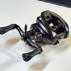 NEW- Lew's BB1 Pro Speed Spool Casting Reel