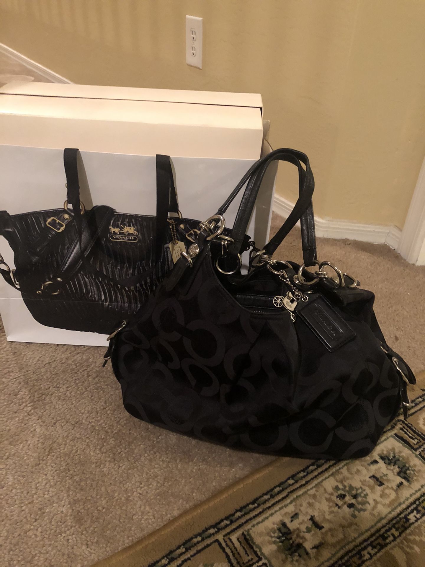 Clean coach purse with boxing and bag