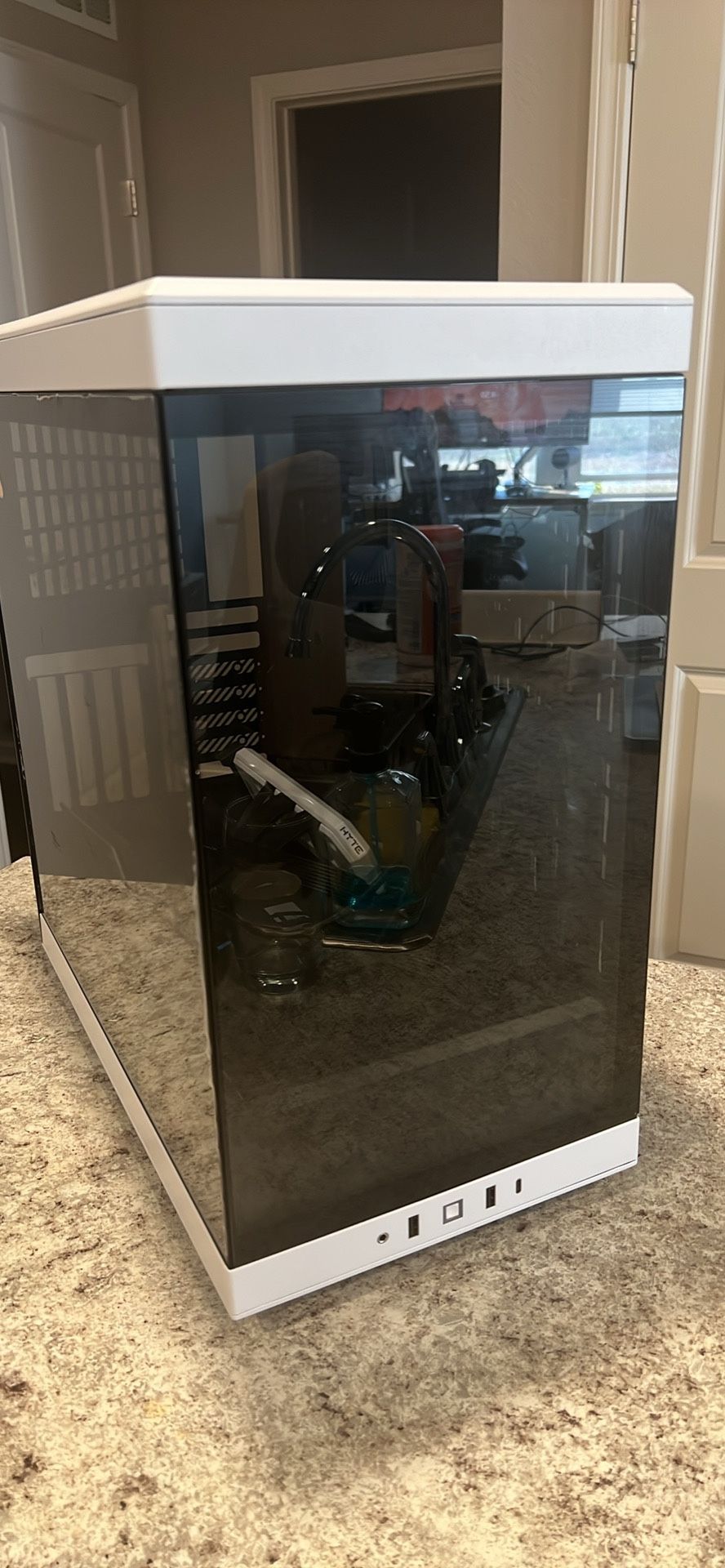 Hyte y 40 PC Case
