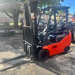 Forklift 3,000 Lbs 