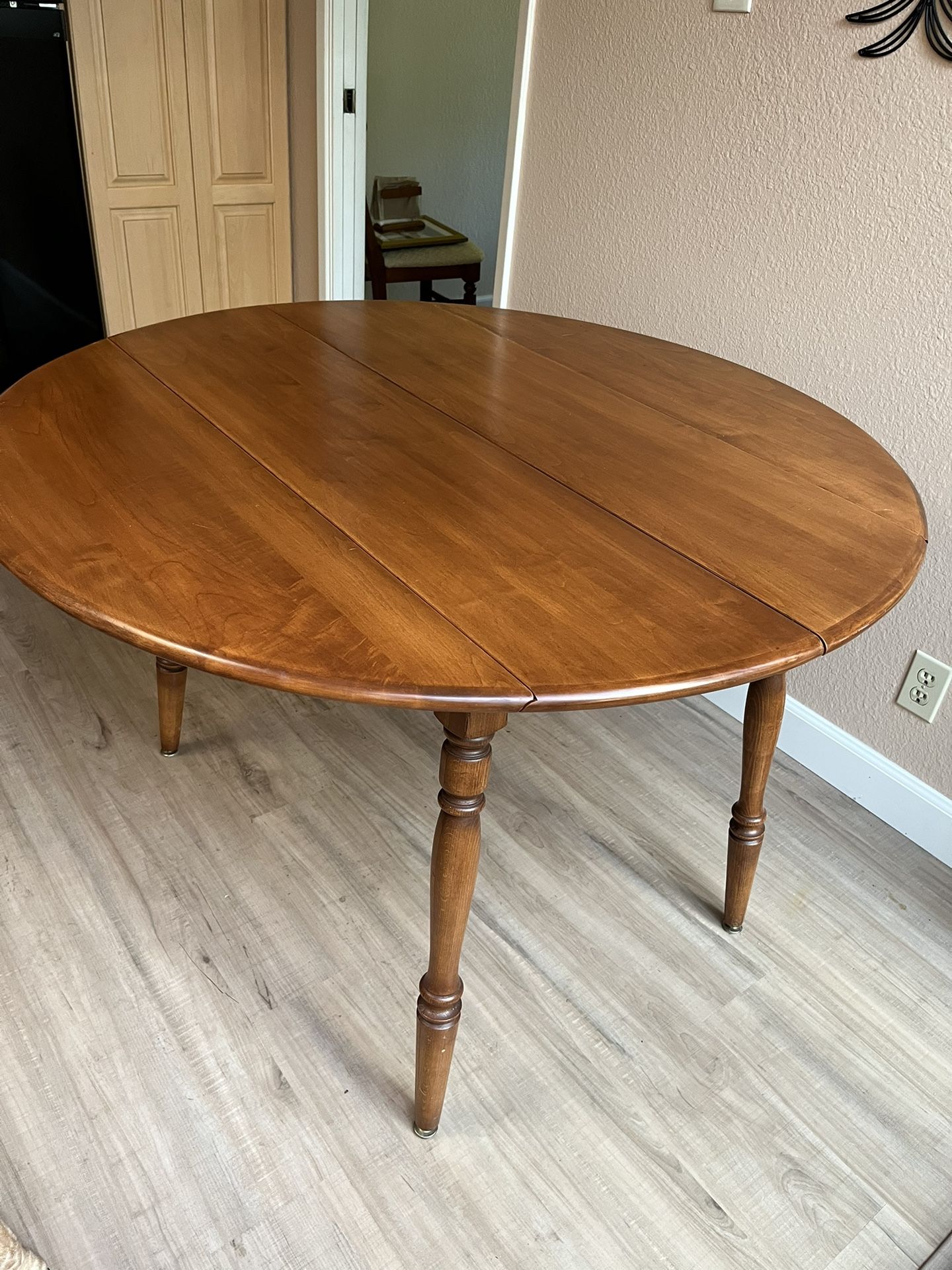 Round Wood Drop Leaf Table (2 Additional Leaves Included)