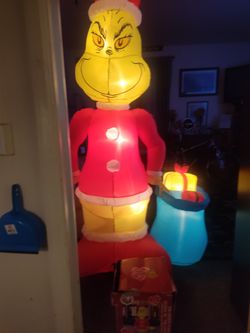 8ft Tall Grinch. Christmas Scene