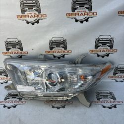 2011,12,2013 Toyota Higlander Headlight Driver Side 