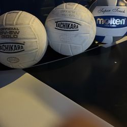  volleyballs 