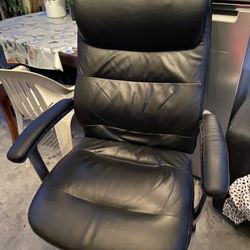 Beautyrest Leather Chair 