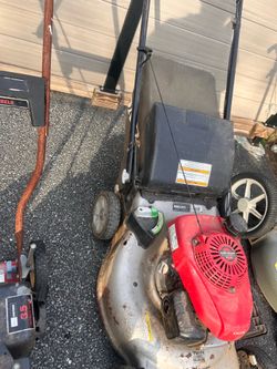 Self Propelled Lawn Mower Honda 21” Cut With Dual Blades