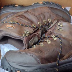 Skechers Boots STILL IN BOX!!