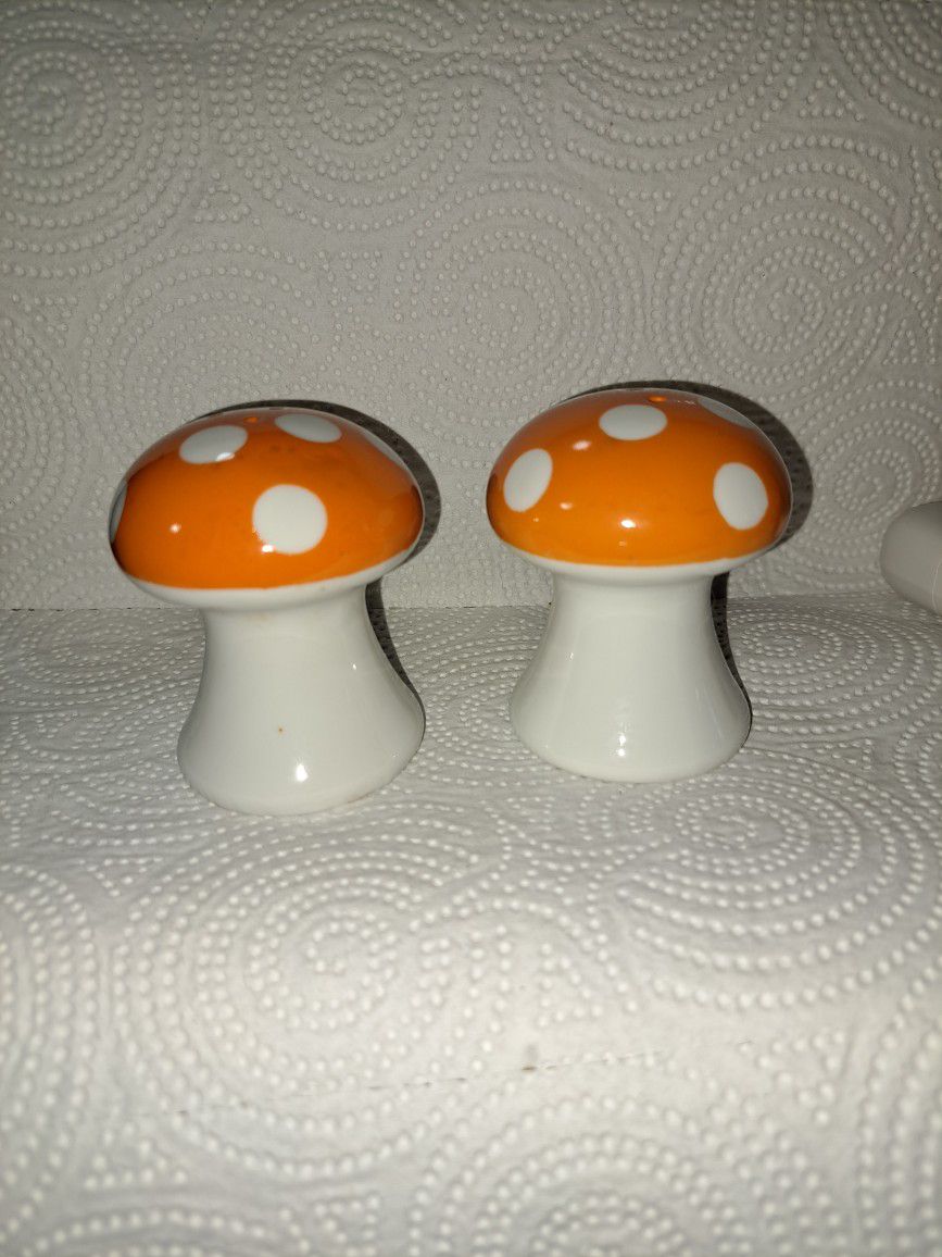 Mushroom S&P Shakers