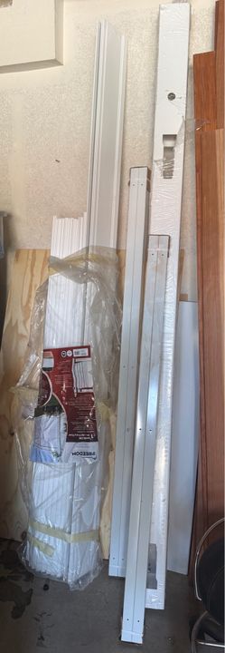 Vinyl fence 9 Boards white 6 1 1/2” H - 6” W