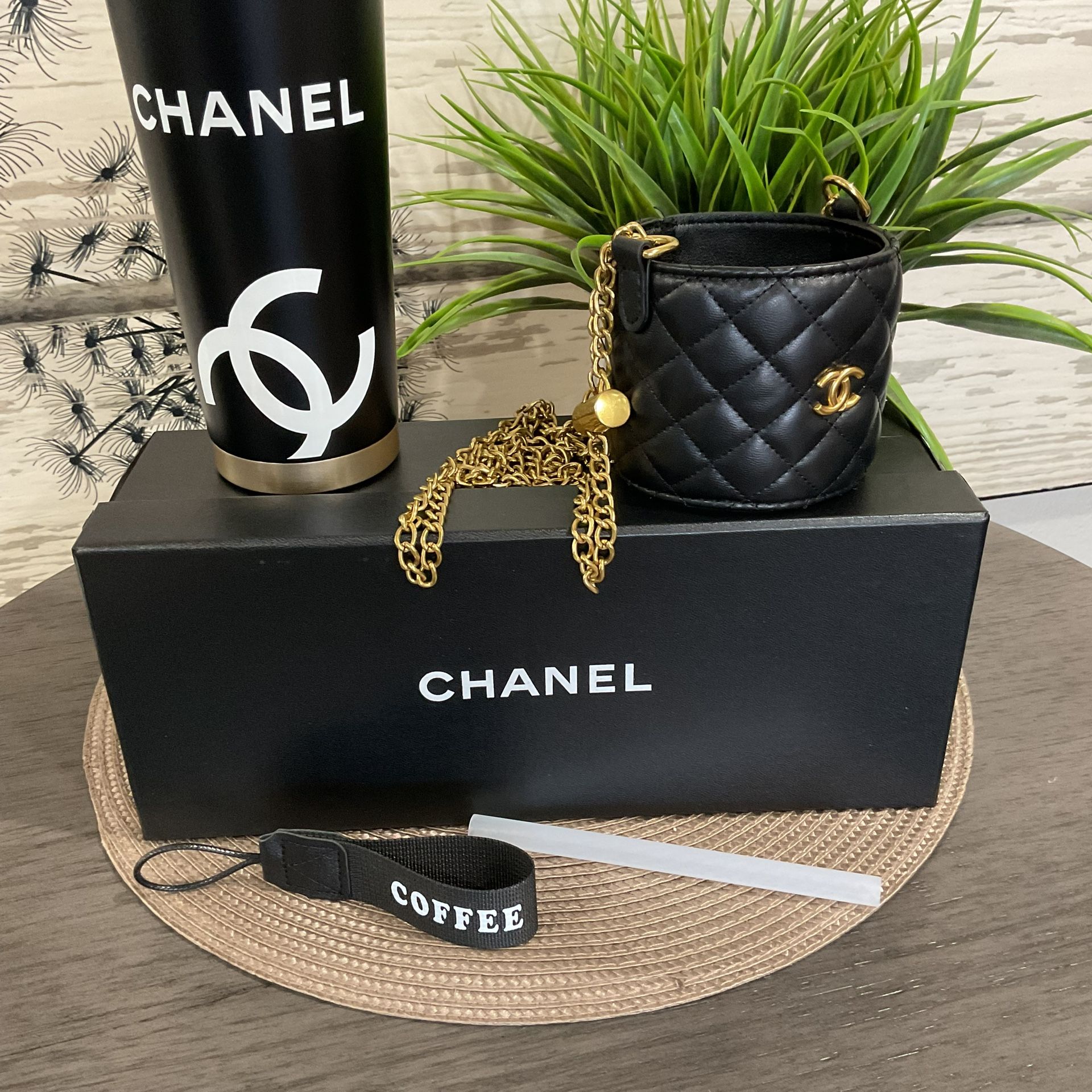 Black tumbler with Quilted mini carrying bag