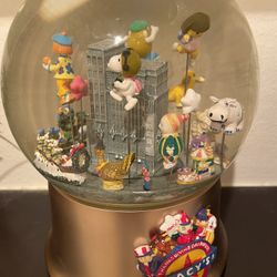 2006 Macys 80th Anniversary Thanksgiving Parade Large Snowglobe