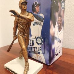 Ken Griffey, Jr. Replica Statue