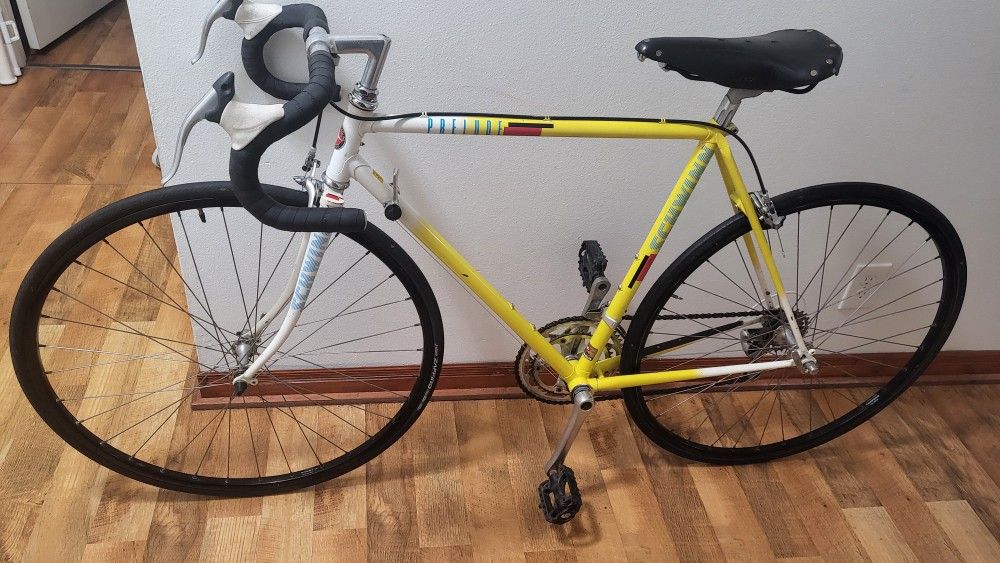 1988 Schwinn Prelude vintage road bike.