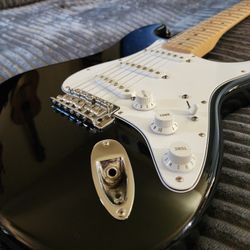 Fender STRATOCASTER Electric Guitar + Amp Combo