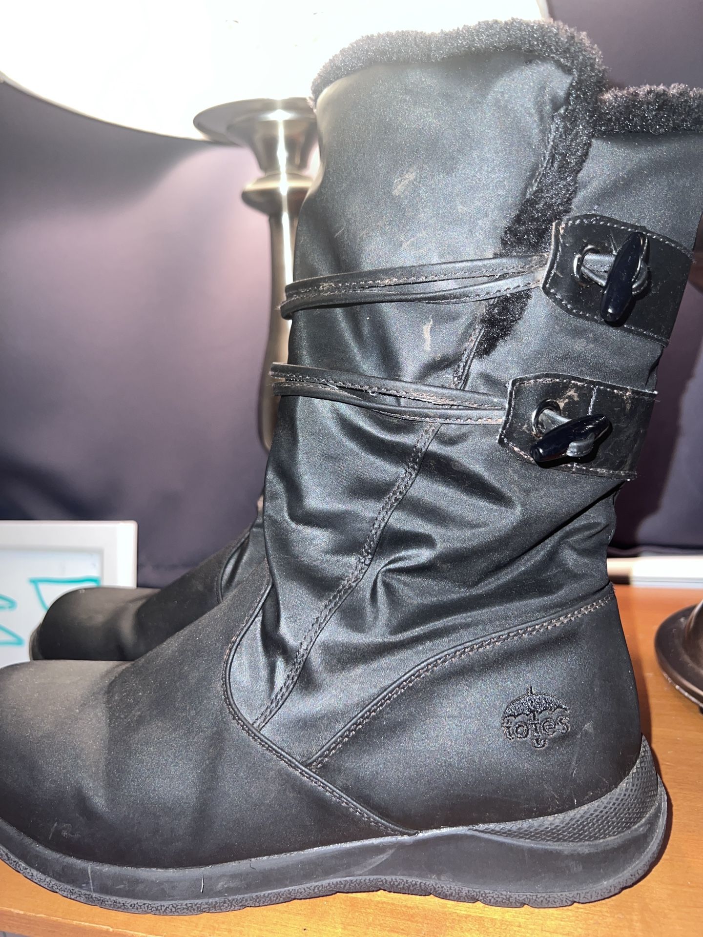 Women’s Size 8 Black Winter/Outdoor boots. Brand new🔥