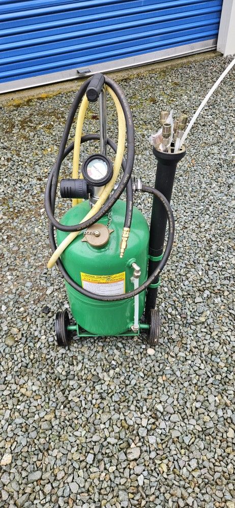 Bran New PITTSBURGH
6.25 gallon Oil Extractor