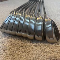 Qi10 Irons (4-9 P A S) almost Perfect Condition