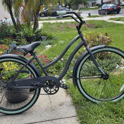 Like New Huffy Cranbrook Cruiser Bike