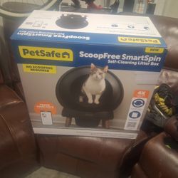 Petsafe  Scoopfree Smartspin Self Cleaning Litter Box