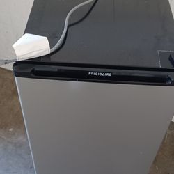 Compact Refrigerator With Ice Drawer