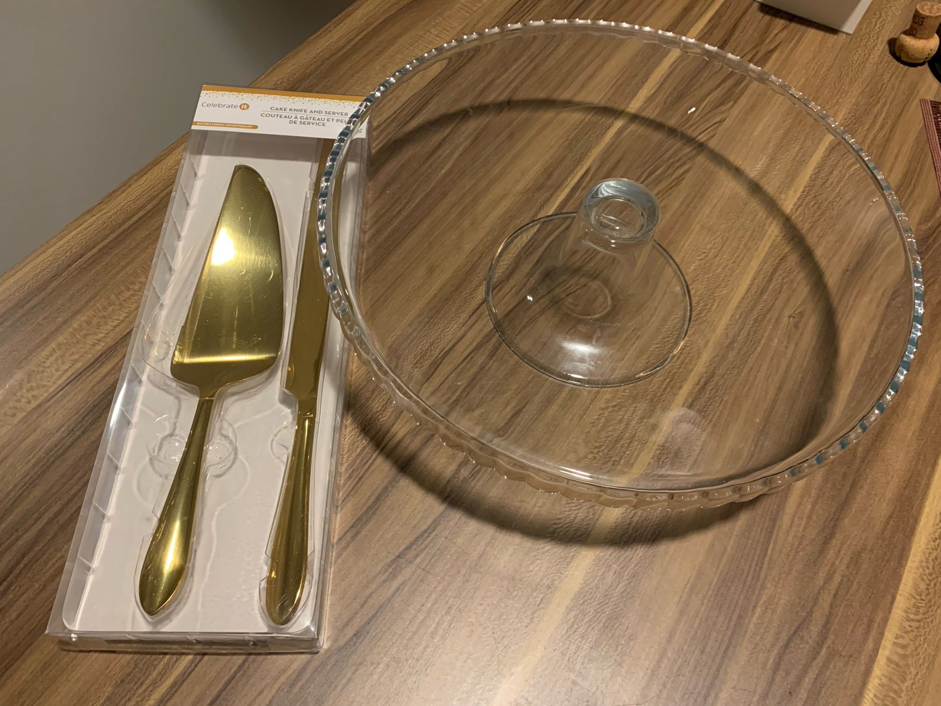 Cake Stand & Gold Cake Cutting Set