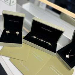 Van Cleef & Arpels Mother Of Pearl Alhambra Set