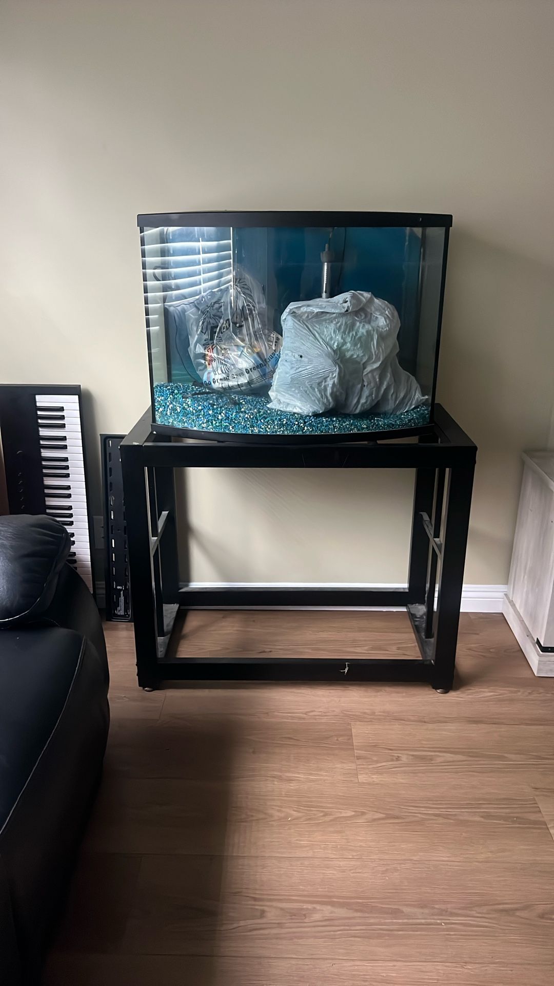 39 Gallon Fish Tank With Stand And 200 In Accessories