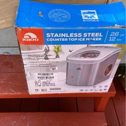 Igloo  Ice Maker