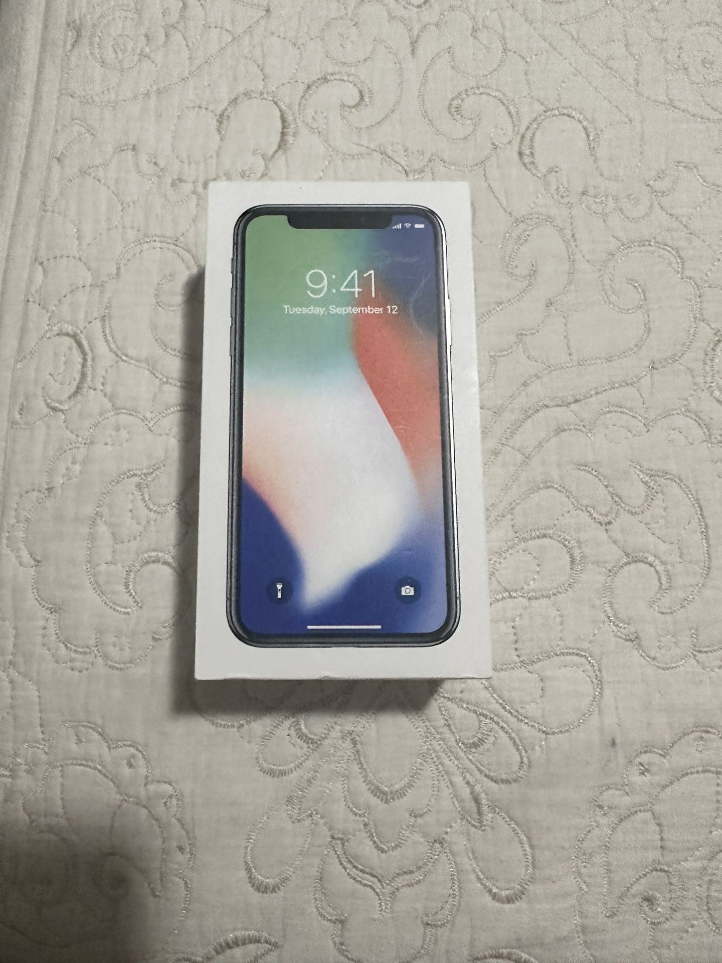 Only Box iPhone X 64GB / Solo La Caja iPhone X 64GB 