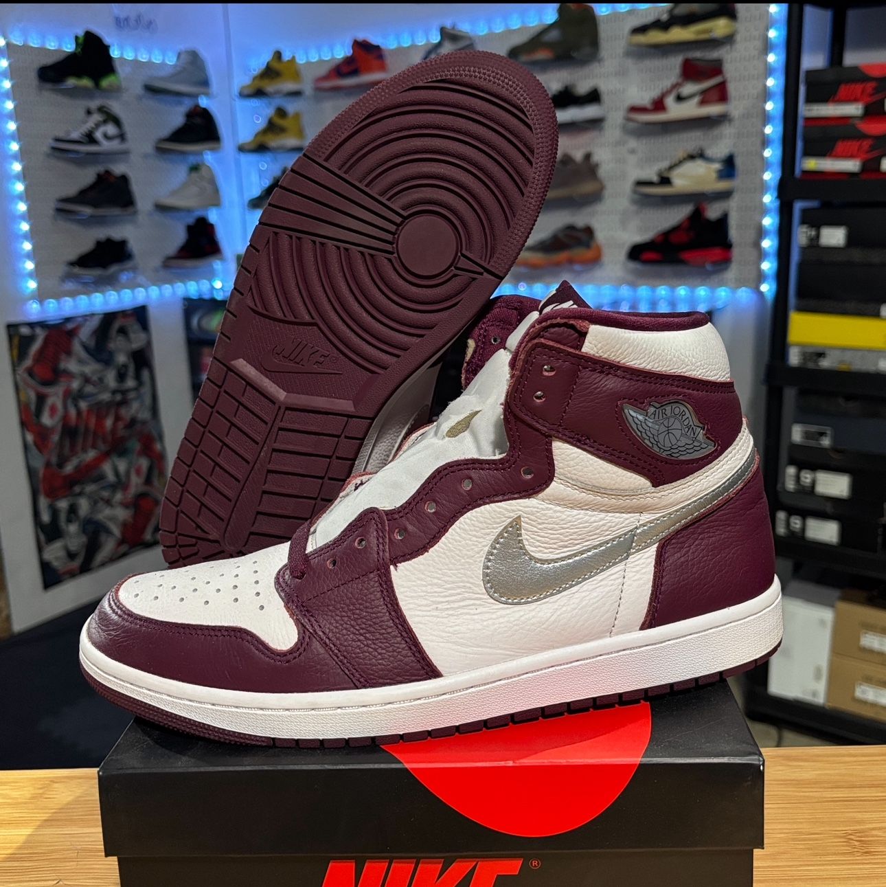 AIR JORDAN 1 RETRO “BORDEAUX” SZ 10.5