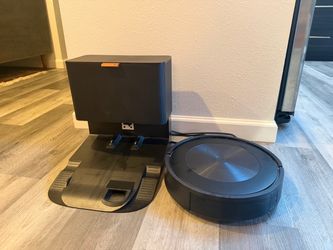 iRobot Roomba Robot Vacuum with Auto-Empty Base