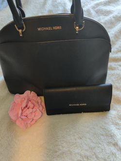 Michael Kors handbag and wallet set very good condition