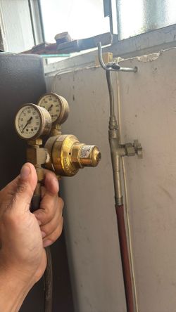 Oxygen Regulator