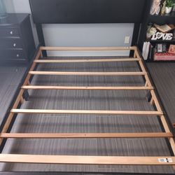 Queen bed frame with headboard/ Cash Only