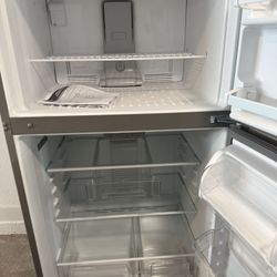 Whirlpool Refrigerator Top Freezer 