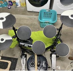Selling My Roland Electric Drums In Great Condition Just Needs The Amp