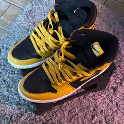 Jordan 1 Retro High Pollen