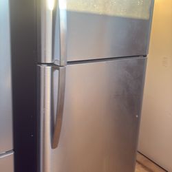 Bonito refrigerador  enfría muy vien con garantía