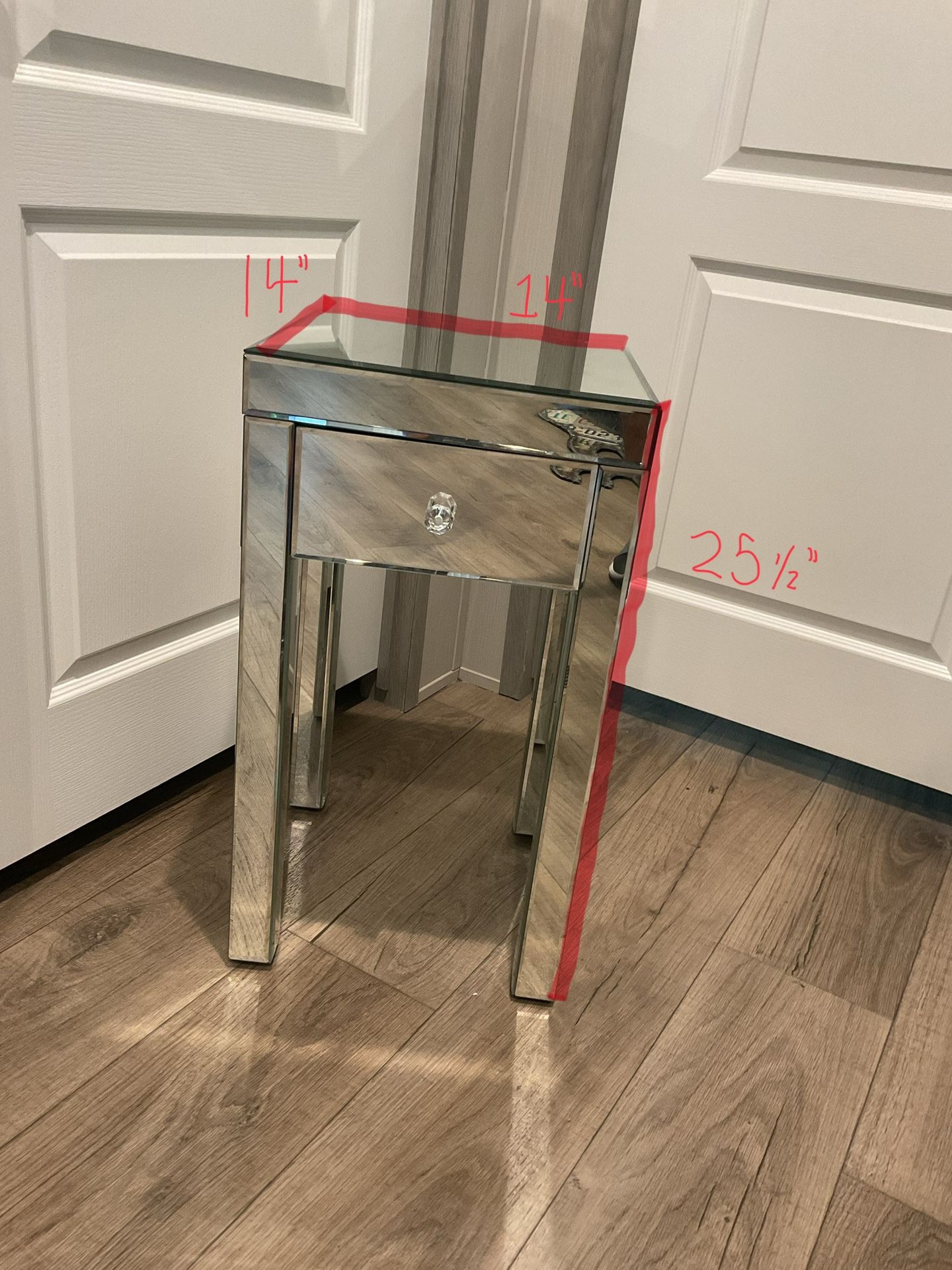 MIRRORED NIGHTSTAND Nothing Wrong $50 Cash Only South Austin Pickup
