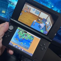 Black Nintendo 3DS XL