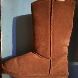 Bearpaw Boots Sized 11 Calf