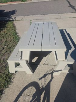 Picnic table