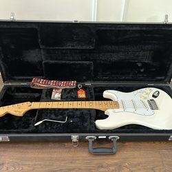 Fender Jimi Hendrix Stratocaster – Reverse Headstock – Case – 2017 MIM – Excellent