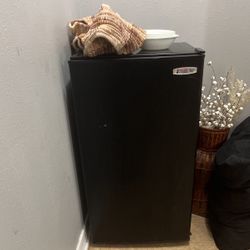 Black Micro Fridge 