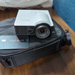 Optoma ML1050ST+ portable led projector