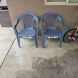Solid Plastic Chairs 