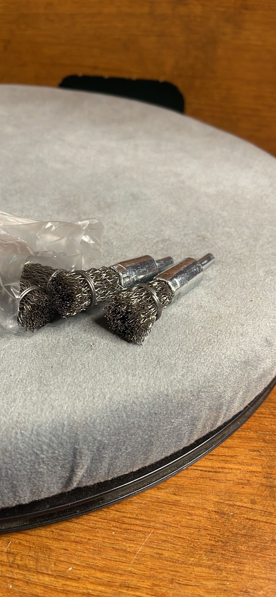 4pcs Accessory Buffing/rust removing brushes.