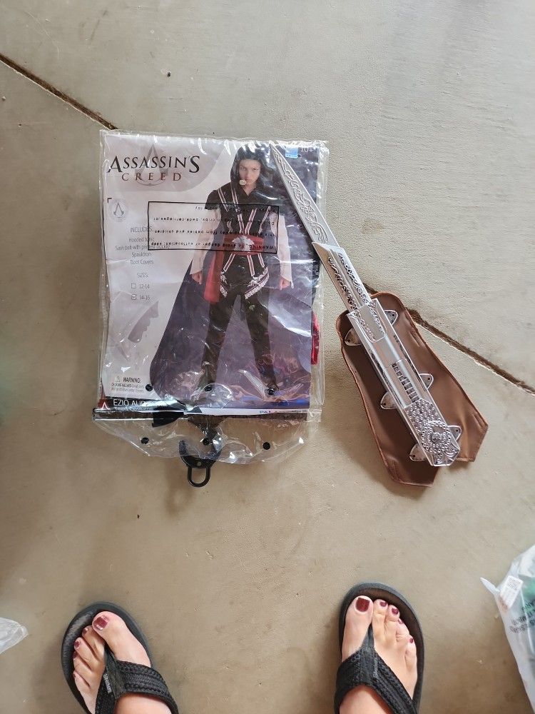 Assassins Creed Costume Kids 14-16 With Arm Blade