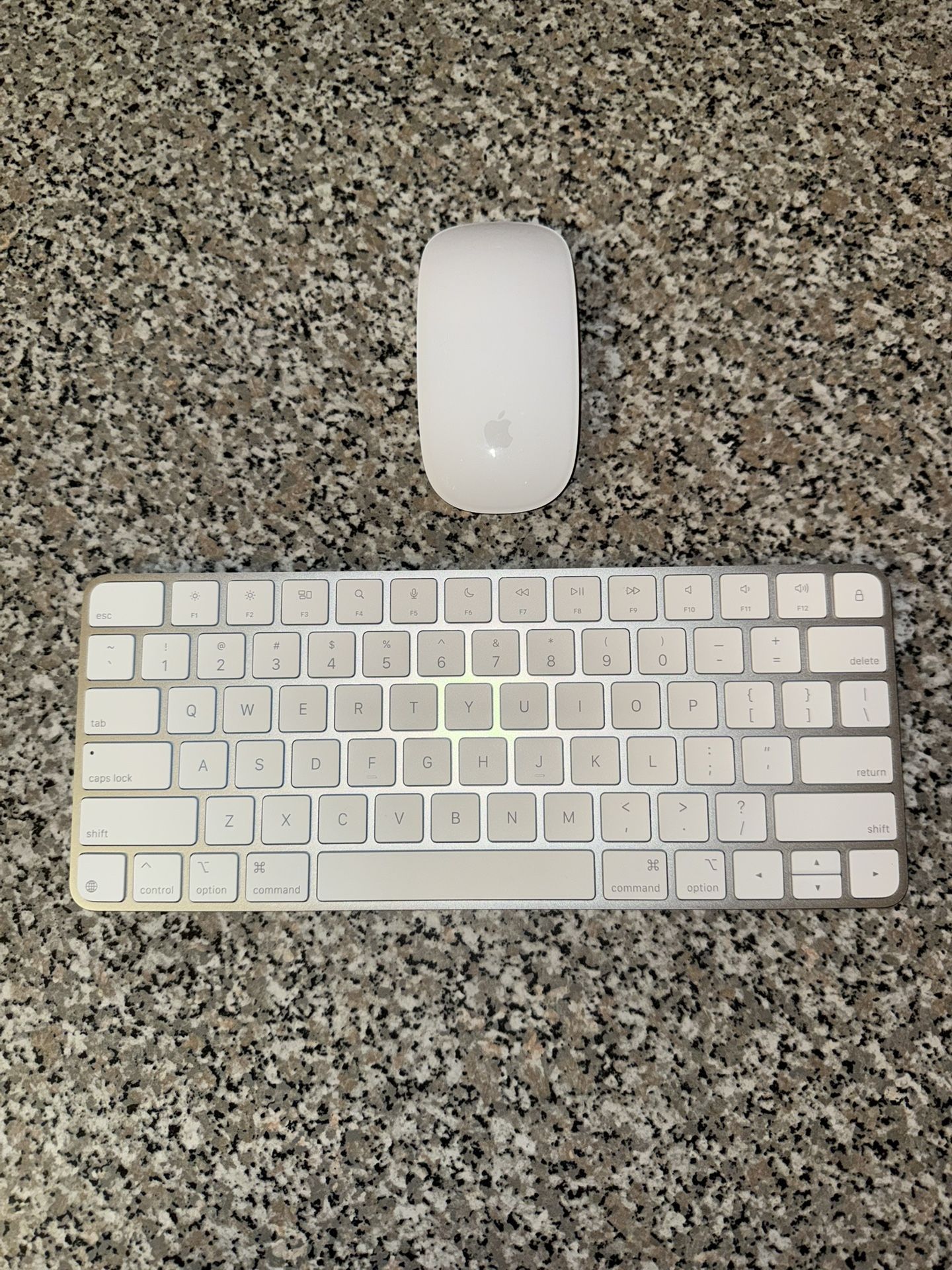 MAGIC KEYBOARD & MAGIC MOUSE 